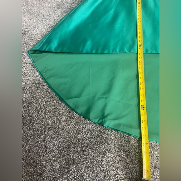 Elegant Green Sheer- Lace & Satin Dress - Picture 14 of 16